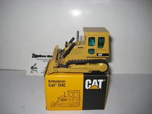 CATERPILLAR D 4 E PLANIERRAUPE PYRAMID LOGO #205.5 NZG 1:50 OVP - Picture 1 of 2