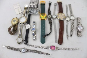 15 Vintage Damenuhren Konvolut goldfarben Guess Timex Route 66 Crayola Nautica - Bild 1 von 17