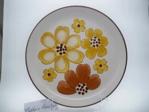 SET 2 MOMOYAMA STONEWARE LG DINNER PLATES 10 3/4" YELLOW BROWN FLOWER JAPAN VTG - Picture 1 of 3
