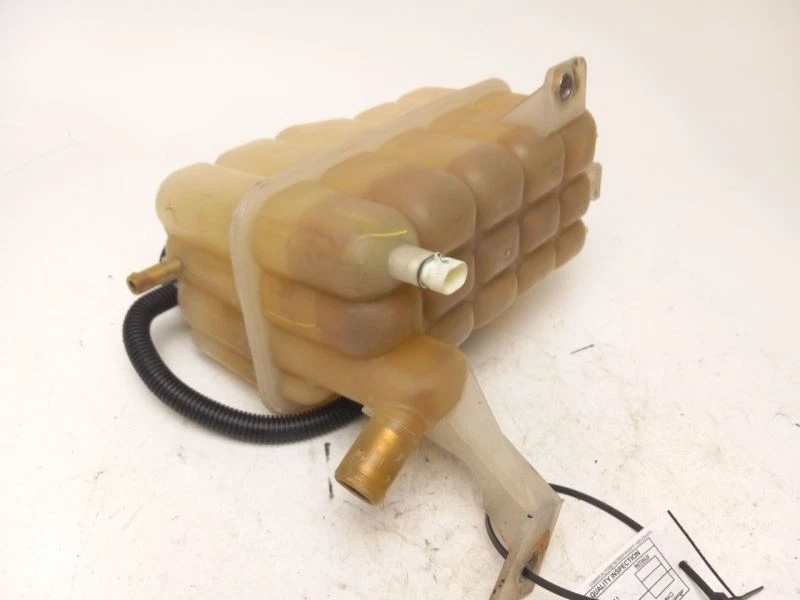 1999 - 2007 GMC SIERRA 2500 PICKUP COOLANT RESERVOIR - Image 1 of 4