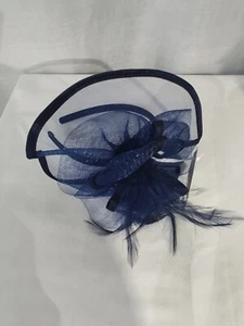 MATALAN blau Fascinator Alice Band versteifte Netzschlaufen und Federn NEU - Bild 1 von 2