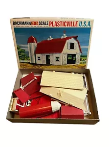 Vintage Bachmann Plasticville O S Scale White/ Red Barn w/Outhouse Silo - Picture 1 of 13