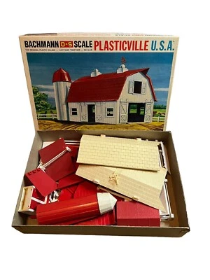 Vintage Bachmann Plasticville O S Scale White/ Red Barn w/Outhouse Silo - Image 1 of 4