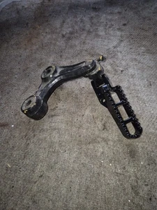 Suzuki Dr500 Sp500 Fußraste vorne und Träger - Bild 1 von 3