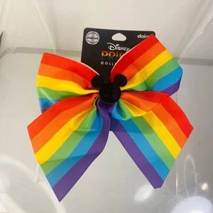Fiocco capelli arcobaleno collezione Disney Pride con centro Topolino di Claires - Foto 1 di 2