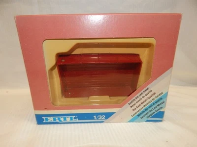 ERTL FARM TRAILER RED 1639 BOXED 1:32 SCARCE 1989 - Image 1 of 4