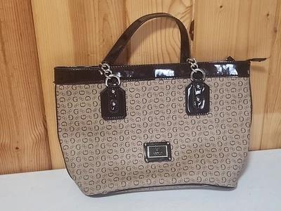 Bolso de Mano Guess Beige Monograma Lona Doble Marrón Asa Raro Foto 1 de 4