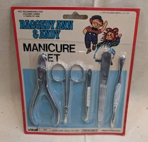 1979 Raggedy Ann & Andy Manicure Set NIB - Foto 1 di 2