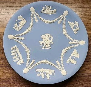 Vintage Wedgwood Jasperware blau weiß Cherub 9" Servierständer runder Teller - Bild 1 von 10
