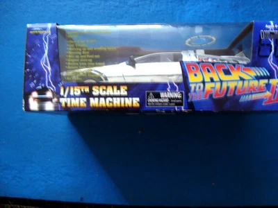Back to the Future Part II 1/15th Scale DeLorean Time Machine - Diamond Select - Image 1 of 4