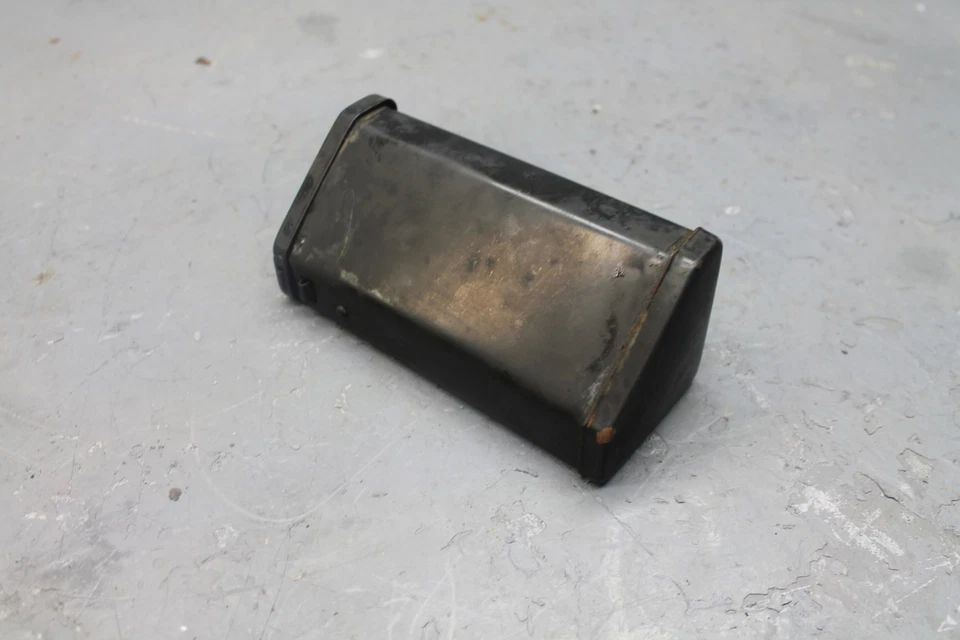 Yamaha At1 1971 caja de herramientas Foto 1 de 4