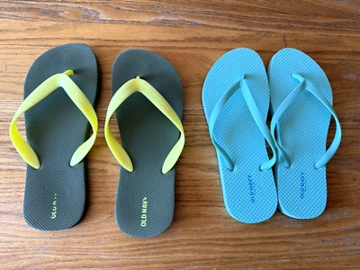 2 пары СТАРЫХ ТЕМНО-детских шлепанцев/стрингов размер 5/6 L бывшие в употреблении светло-голубые и зеленые - Изображение 1 из 4