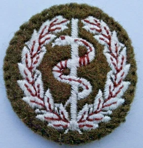 INSTRUCTOR DE PRIMEROS AUXILIOS + INSIGNIA DE CALIFICACIÓN DE ASISTENTE MÉDICO DE REGIMIENTO. - Imagen 1 de 1