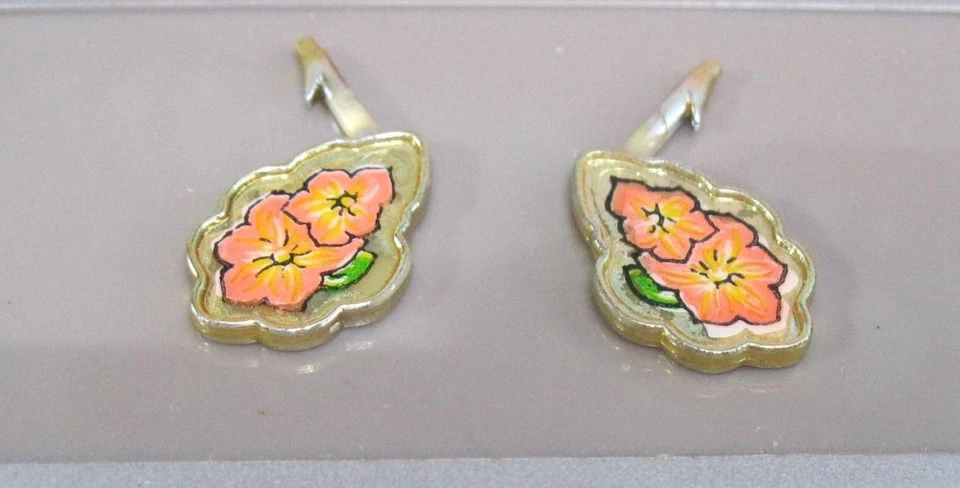 1994 TROPICAL SPLASH SKIPPER BARBIE DOLL GOLD PLUMERIA FLOWER EARRINGS  JEWELRY - Image 1 of 1