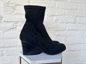 Women's Donald Pliner Pandra Black Suede Ankle Booties Size 8M - Picture 1 of 5