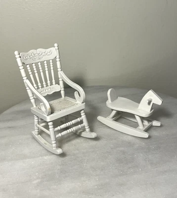 Mecedora y mecedora miniatura para casa de muñecas Melissa & Doug 1:12 Foto 1 de 4