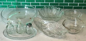 9 verschiedene Klarglasobjekte: Obst-/Blumenschale, Schalen, Tablett, Öl/Essig... - Bild 1 von 12