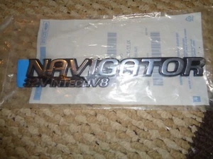 FORD XL7Z-7842528-AA LINCOLN NAVIGATOR 32VINTECH V8 TAILGATE EMBLEM 99 00 01 02 - Picture 1 of 3
