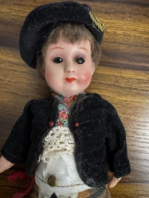 Boneca Bisque Alemã Antiga 7 IN 1510 Roupa Escocesa Corpo de Papel Machê Alemanha - Imagem 1 de 4