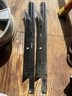 Pontiac G8 2008-2009 panel de desgaste del pasajero delantero derecho OEM P/N 92211424 Foto 1 de 2