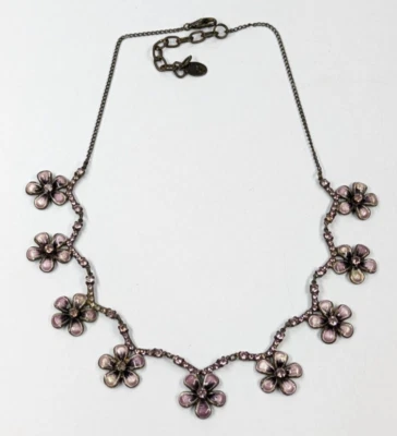 Collar de latón ajustable con estrás de vidrio y esmalte de flores púrpura claro Noir Foto 1 de 4