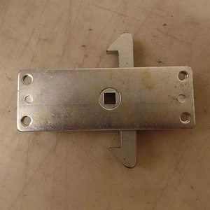 WR51363 DOOR LATCH AGCO MASSEY FERGUSON 8100 8200 8400 8500 EAGLE SPRAYER - Picture 1 of 3