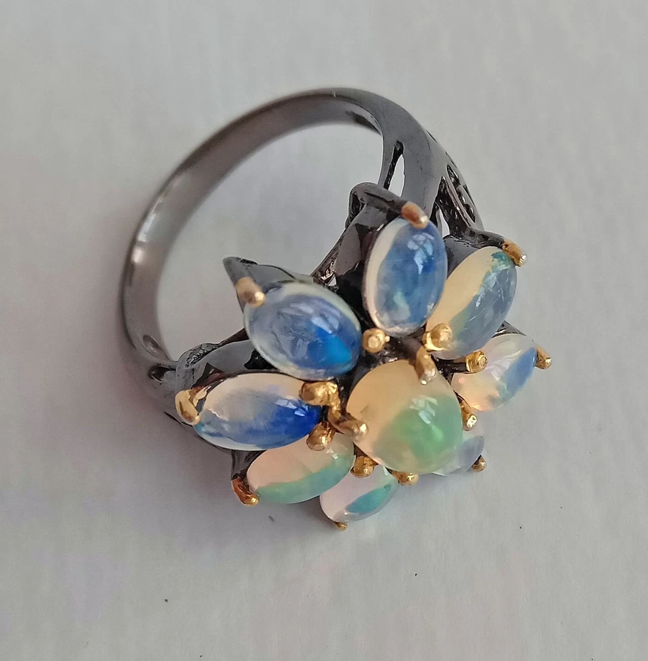 ANELLO IN ARGENTO STERLING 925 BRUNITO CON OPALI NATURALI DI WELO - Immagine 1 di 4