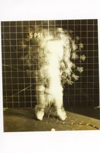 Raumanzug-Tests, mit freundlicher Genehmigung des San Diego Air & Space Museum Archive -- POSTKARTE - Bild 1 von 2