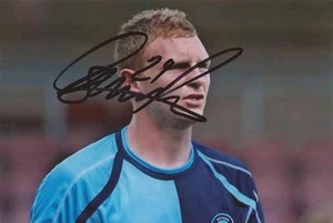 WYCOMBE: FOTO DE ACCIÓN FIRMADA POR STUART BEAVON 6x4 + certificado de autenticidad - Imagen 1 de 1