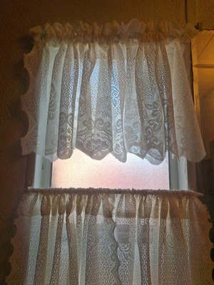 Juego de Cortinas de Encaje Blanco Niveles y Cenefa 57 x 13.5 Paneles Foto 1 de 3