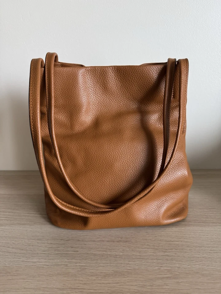 Bolso de hombro de cuero marrón Kattee Foto 1 de 4