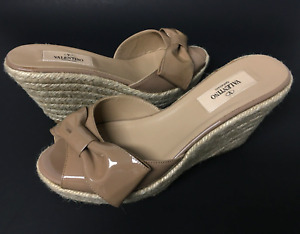 VALENTINO Mena Bow Nude Patent Leather Wedge Espadrille Slide Sandal Sz.37 (6.5)