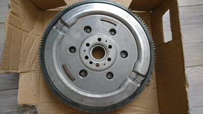 LuK 415 0182 10 FORD Fiesta Mk5 Fusion MAZDA 2 DMF Flywheel - 2 - Image 1 of 3