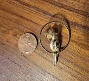 Vintage Mid Century AVON Parrot Bird in Circle Brooch Lapel-Style Pin Gold Tone - Picture 1 of 3