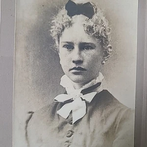 C 1880 Foto viktorianische junge Dame Mädchen signiert RANDALL Holzrahmen 10x12 RI  - Bild 1 von 9