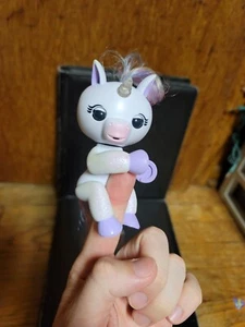 Fingerlings Mackenzie Unicorn Light Up Interactive Glitter WowWee S4 toy fun - Picture 1 of 9
