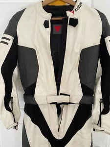 Dainese Lederkombi Zweiteiler EUR 44 USA 8 - Bild 1 von 10