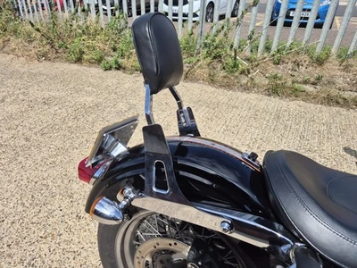 Harley Davidson Dyna FXDB Street Bob 2006 barra trasera Sissy/respaldo Foto 1 de 4