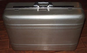 Vintage Pre-Owned Halliburton Zero Hard Aluminum Suitcase Silver 26" x 18" x 8" - Picture 1 of 6