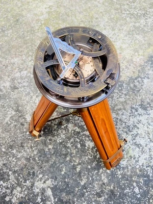 Auténtica brújula náutica de latón Gilbert de 5" con soporte de trípode de madera - A Timeles Foto 1 de 4