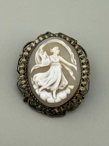 1930er Messing Muschel Kamee Anhänger Brosche Tanzende Muse unter Bogen 1" Dual Use  - Bild 1 von 11