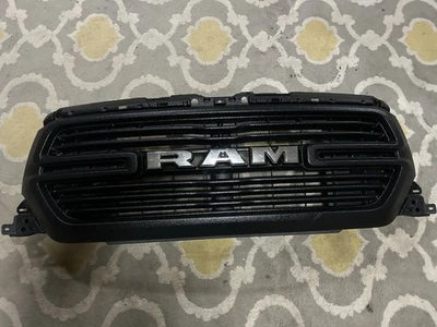 Dodge Ram 1500 2019-2024 conjunto de parrilla con emblema OEM Foto 1 de 4