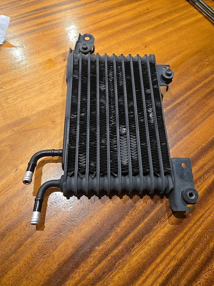 Оригинальный масляный радиатор коробки передач Toyota Sequoia Tundra 1999-2007 годов выпуска P8606b220 - Изображение 1 из 1