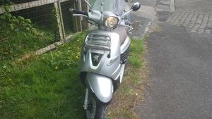 peugeot django 125 scooter spares or repair - Picture 1 of 11