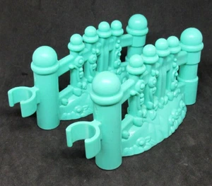 Cerca de jardín Fisher Price Little People Sweet Sounds Home 2002 verde azulado 2 secciones - Imagen 1 de 6