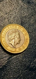 Queen Elizabeth-One Pound Coin-2016 w/Micro Engraving Very Nice! - Picture 1 of 2