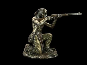 INDISCHER KRIEGER, DER EINE VERONESE-SCHROTFLINTE SCHIEßT WU76629A4 - Bild 1 von 11