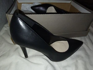 Tacones altos clásicos para dama Charles and Keith Reino Unido2 - Imagen 1 de 3