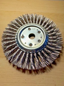 200 mm Edelstahl FLACH TWIST KNOTEN DRAHT RADBÜRSTE 22,2 mm ROST LACKENTFERNUNG - 849 - Bild 1 von 3