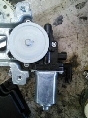 Driver Left Power Window Motor Front Fits 04-12 CANYON 435513 - Изображение 1 из 2